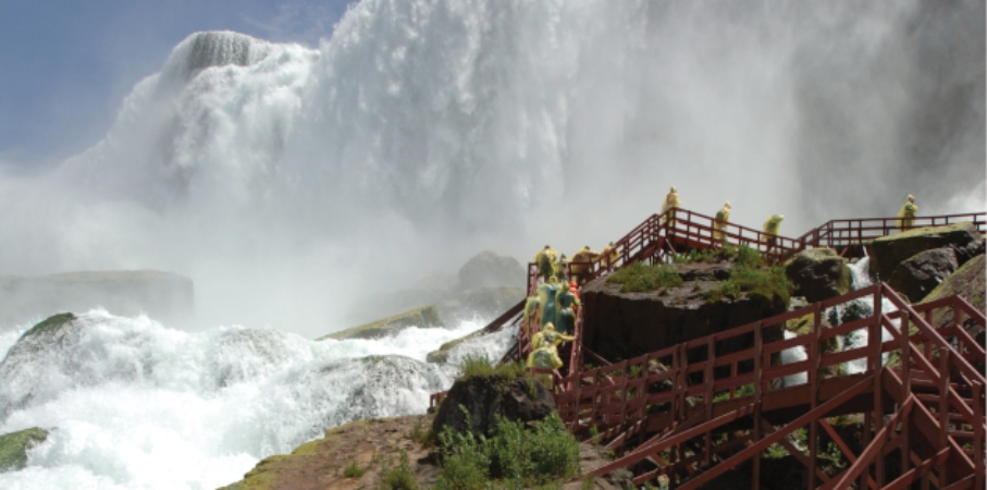 Spectacular shot of Niagara Falls and its deck, which is waterproofed by Thompson’s WaterSeal®. 